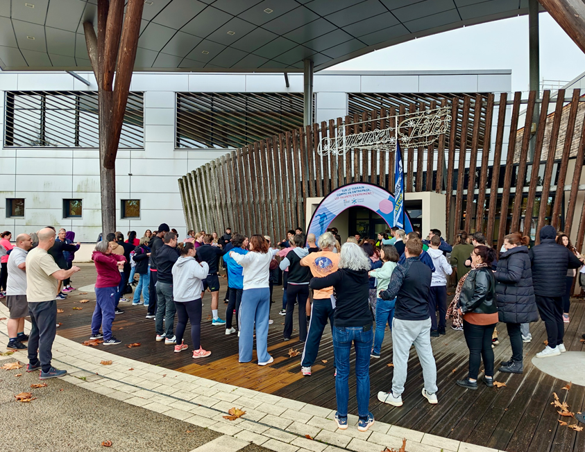 Tom d’Aqui au Stade vers l’Emploi échauffement